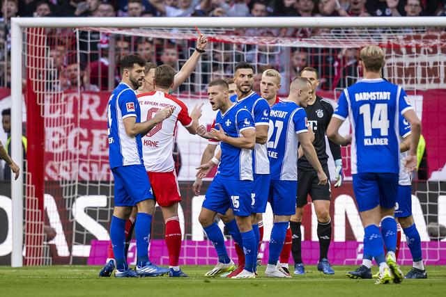 巴西完胜多特蒙德，德利赫特完成帽子戏法