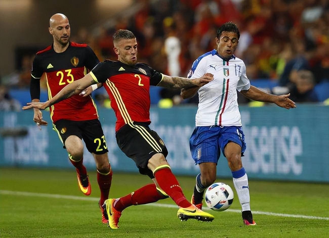 荷兰主场逼平比利时，艾贝尔世界波扳平比分的简单介绍