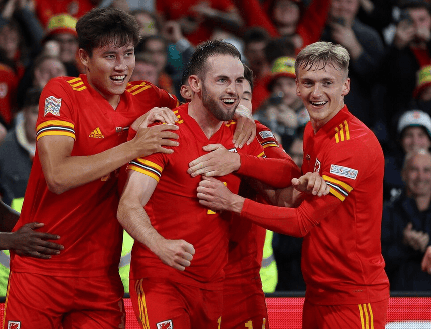 包含欧国联比赛现局势变化莫测，球员需要全力以赴的词条