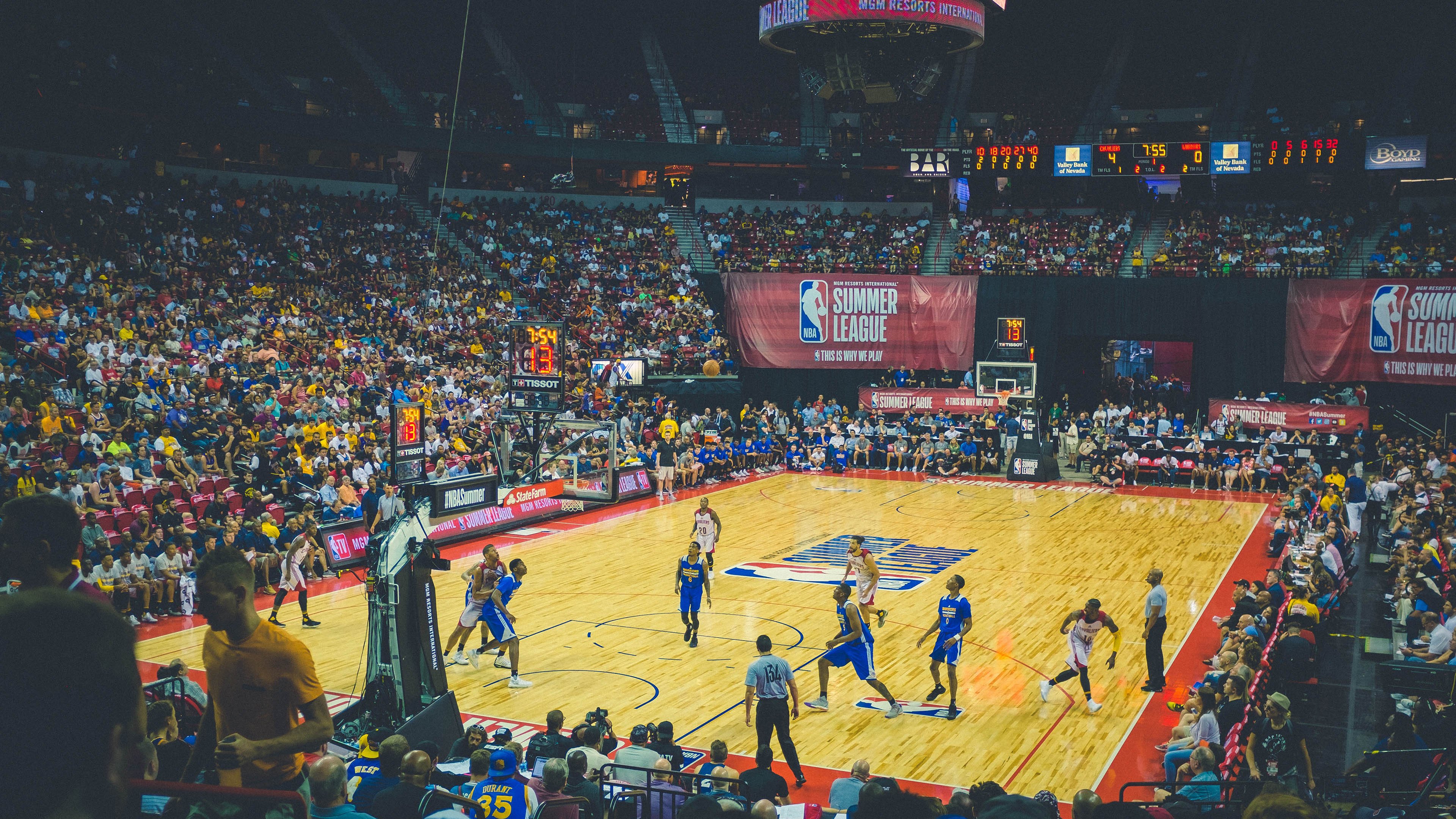 开云体育直播-阿尔瓦雷斯爆发点燃赛场，葡萄牙力克丹麦显争冠雄心