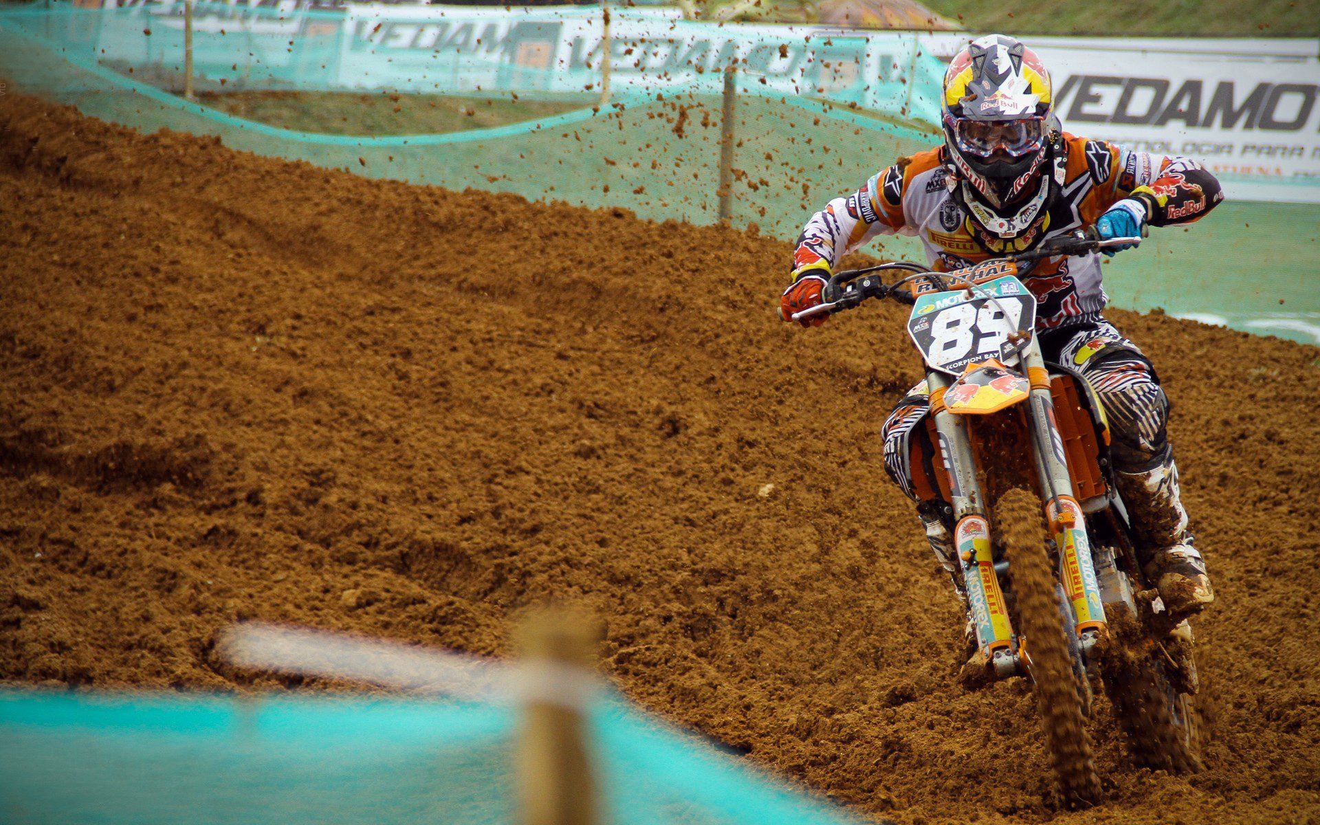 拉塞尔状态火热,法拉利绝杀索伯,一场策略与勇气的终极对决